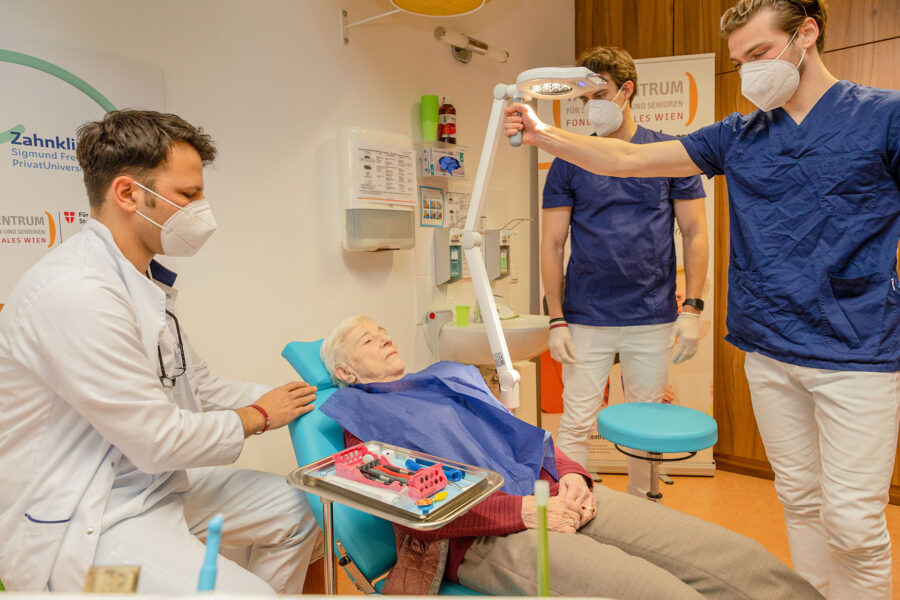 Zahnmedizinische Vorsorge für Senior:innen im Tageszentrum Winarskystraße